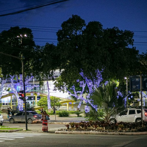 Iluminação de Natal chega a novos pontos de Volta Redonda